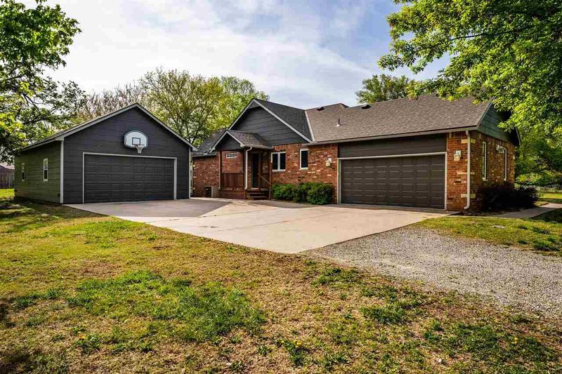 1828 S 125th St E, Wichita, KS 67207