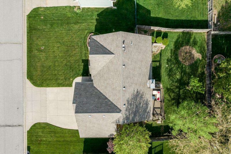 832 E Southcrest Dr, Derby, KS 67037-3432