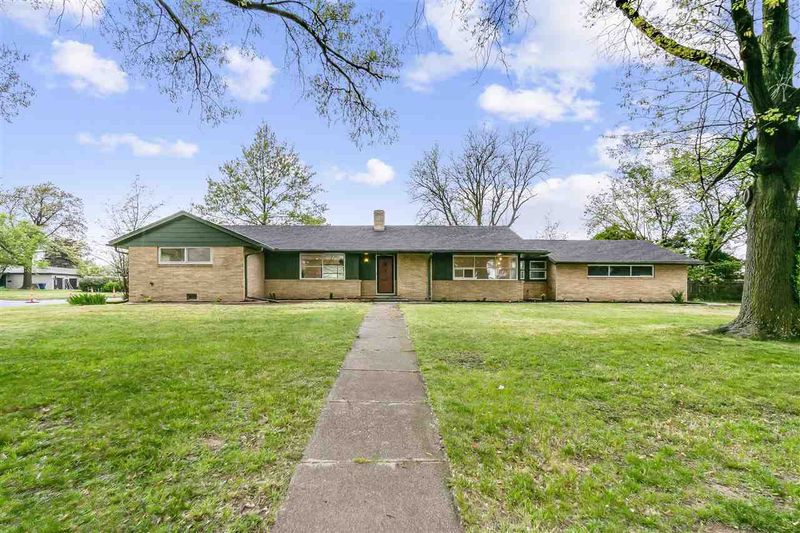 5502 E Coe Dr, Wichita, KS 67208