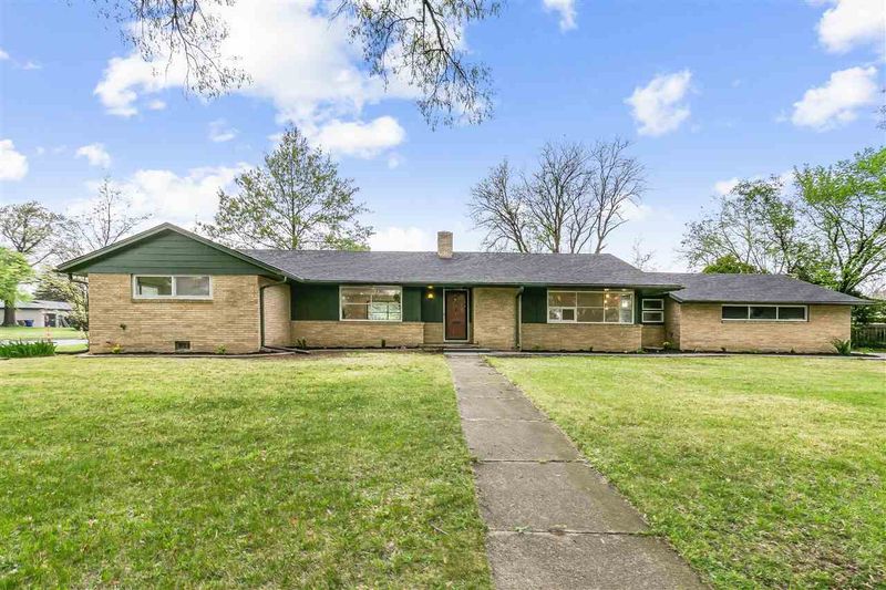 5502 E Coe Dr, Wichita, KS 67208