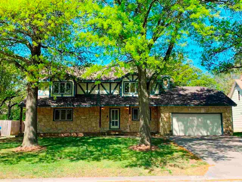 301 S Brook Forest Rd, Derby, KS 67037