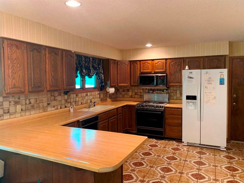 301 S Brook Forest Rd, Derby, KS 67037