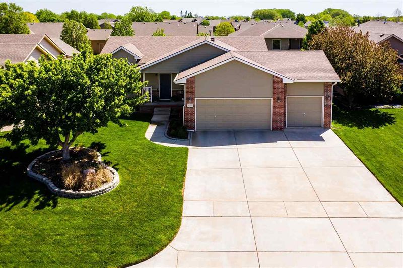 8323 W Conrey Ct, Wichita, KS 67205