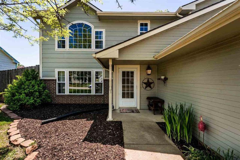 1607 E Mcclelland Dr, Derby, KS 67037