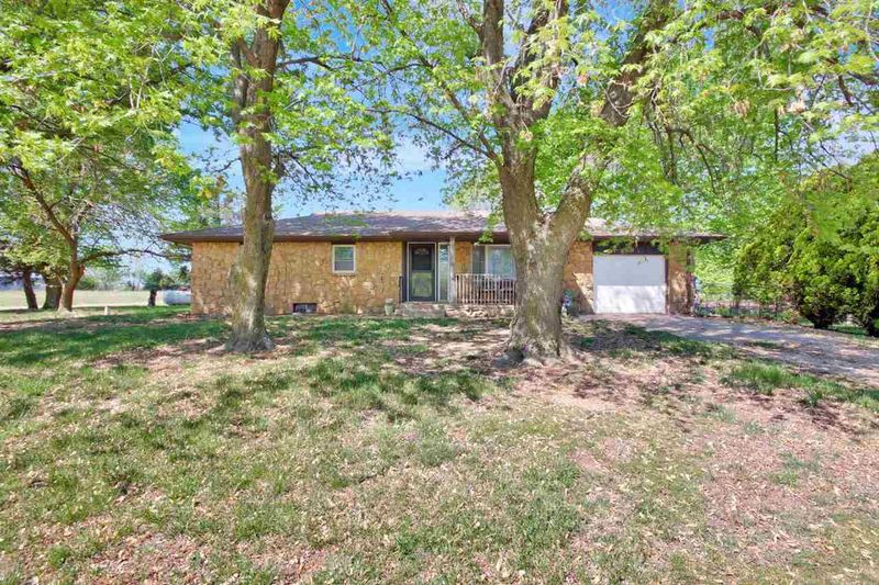 4809 NE Sunset Ln, Cheney, KS 67025