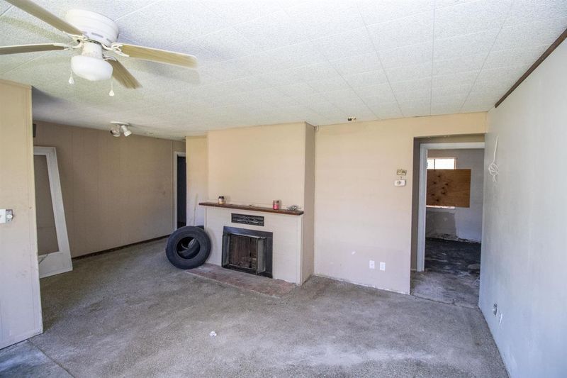 3703 E Lavon St, Wichita, KS 67208