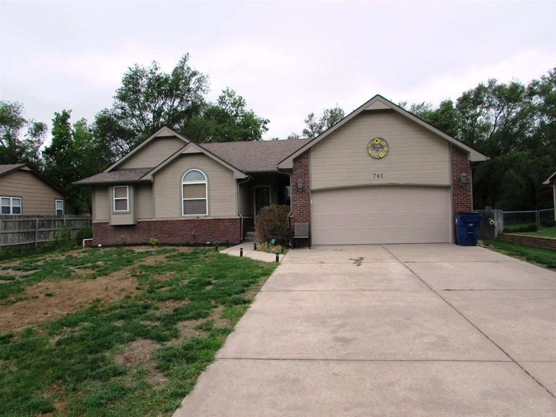 741 S Highland Dr, Andover, KS 67002