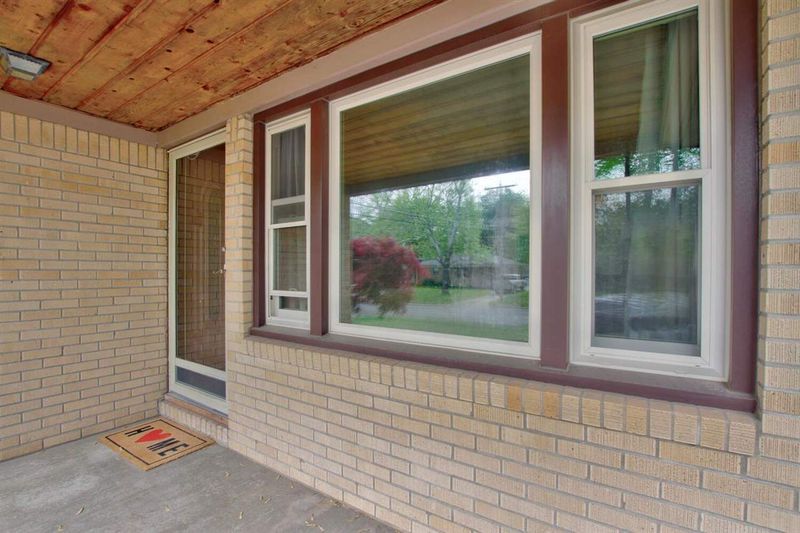 355 S Lakeview Dr, Derby, KS 67037