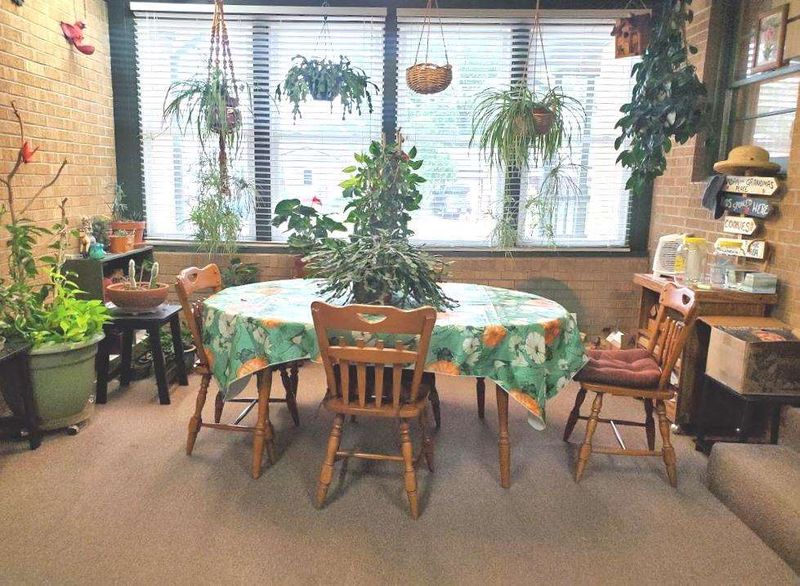 901 N Lakeview Dr, Derby, KS 67037