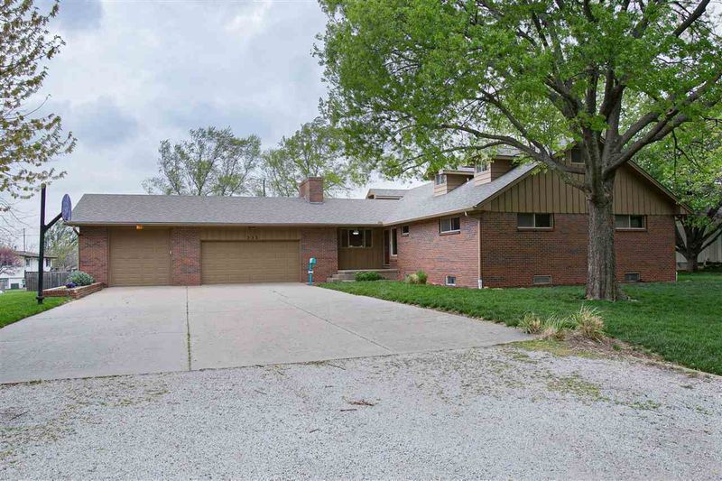333 Simpson Rd, El Dorado, KS 67042