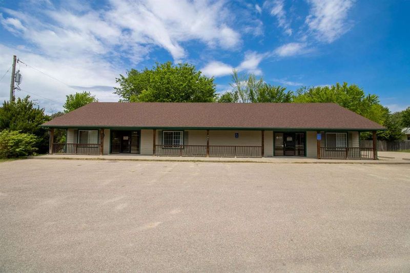 202 E Rhondda Ave, Andover, KS 67002