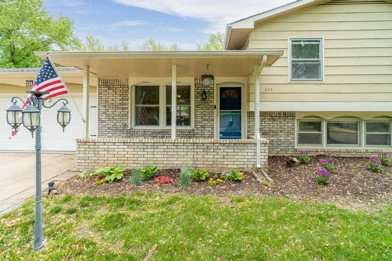 224 S Lauber Ln, Derby, KS 67037