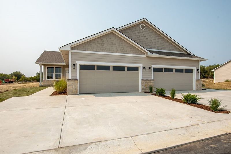 331 N 127th St E #406, Wichita, KS 67206