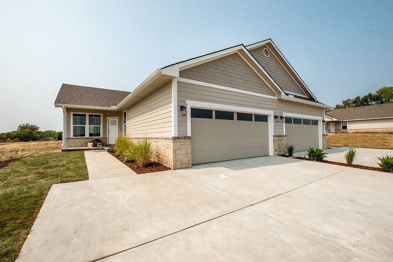 331 N 127th St E #404, Wichita, KS 67206