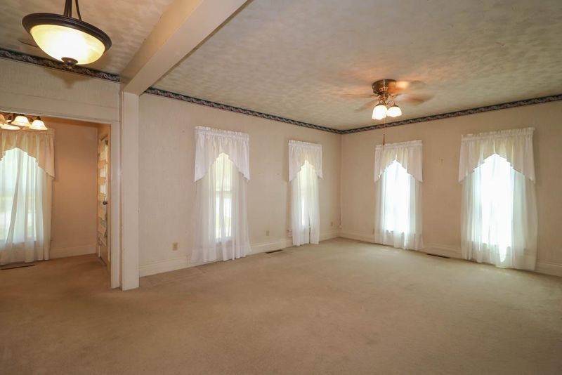 323 S Central Ave, Mulvane, KS 67110
