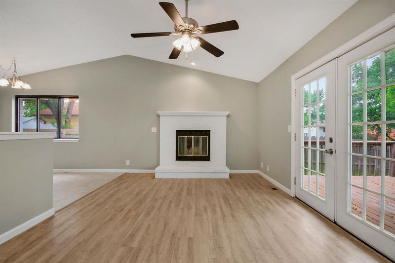 4235 N Edgemoor St, Bel Aire, KS 67220