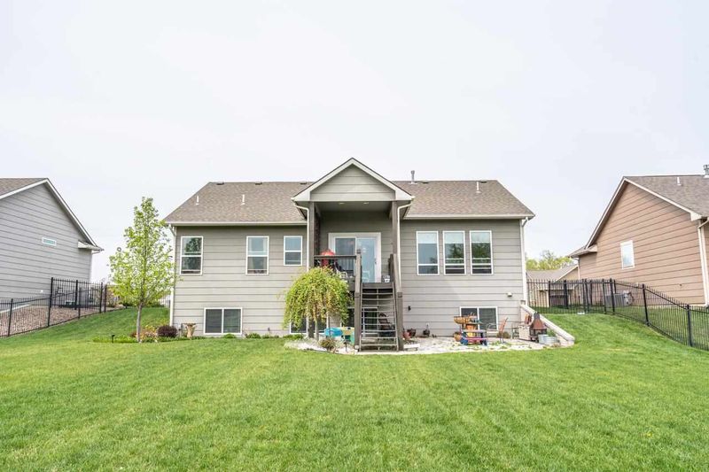 2433 N Fieldstone St, Andover, KS 67002