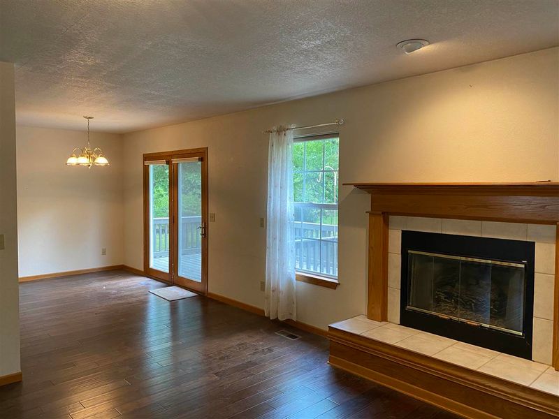 548 N Lakeside Dr, Andover, KS 67002
