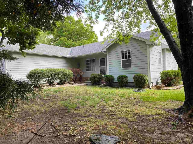548 N Lakeside Dr, Andover, KS 67002