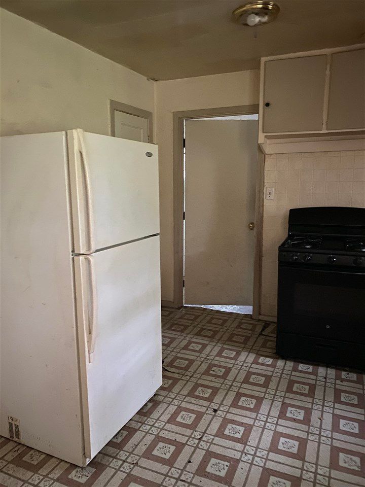 3108 E Range Rd, Wichita, KS 67216