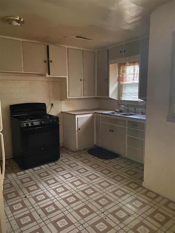 3108 E Range Rd, Wichita, KS 67216