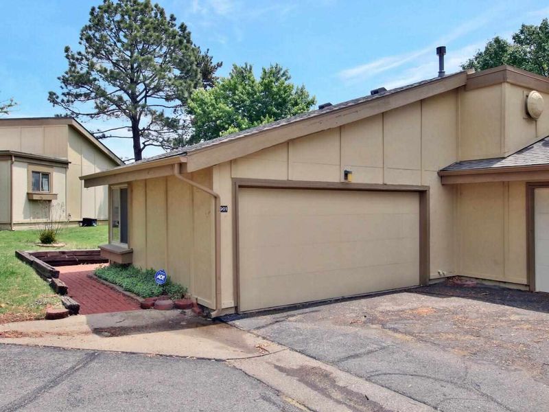 8325 E Harry St unit 901, Wichita, KS 67207