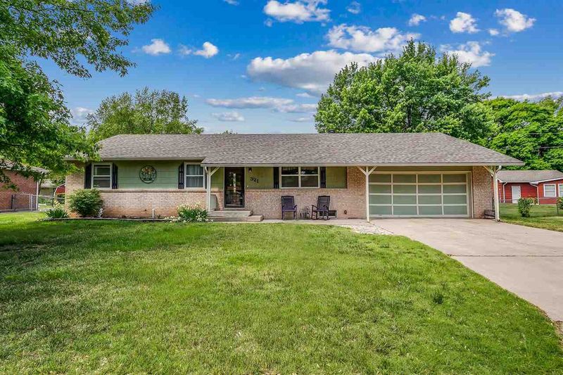 321 S 3rd St, Clearwater, KS 67026