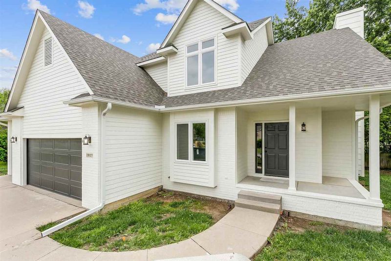 1907 Countryview Dr, Derby, KS 67037