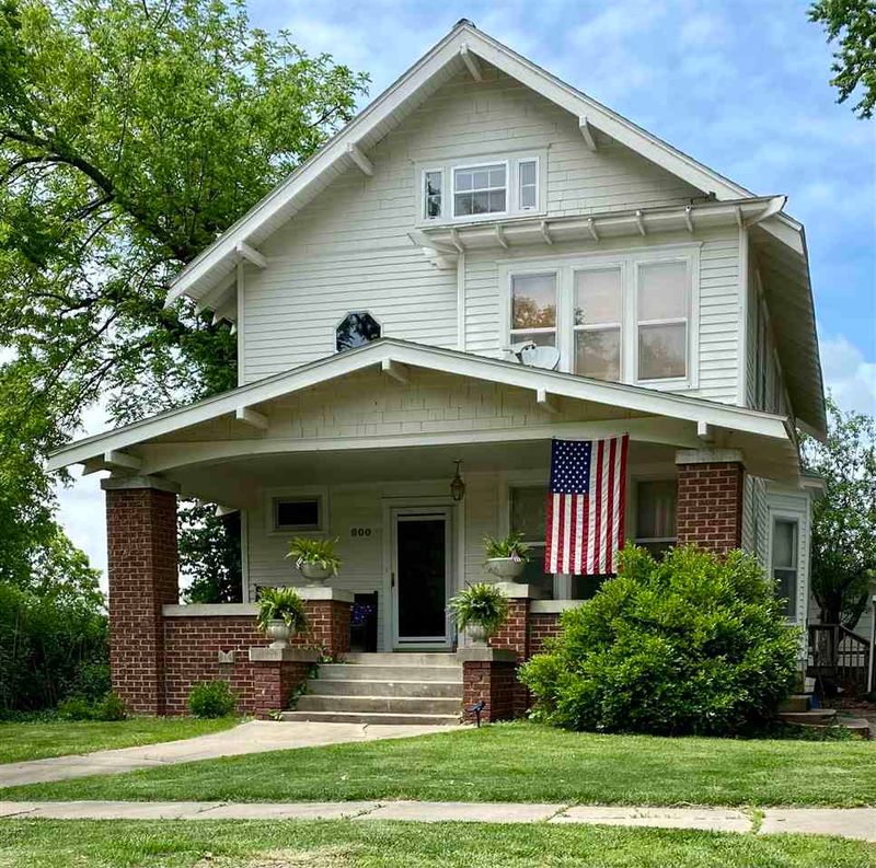 800 E 3rd St, Eureka, KS 67045