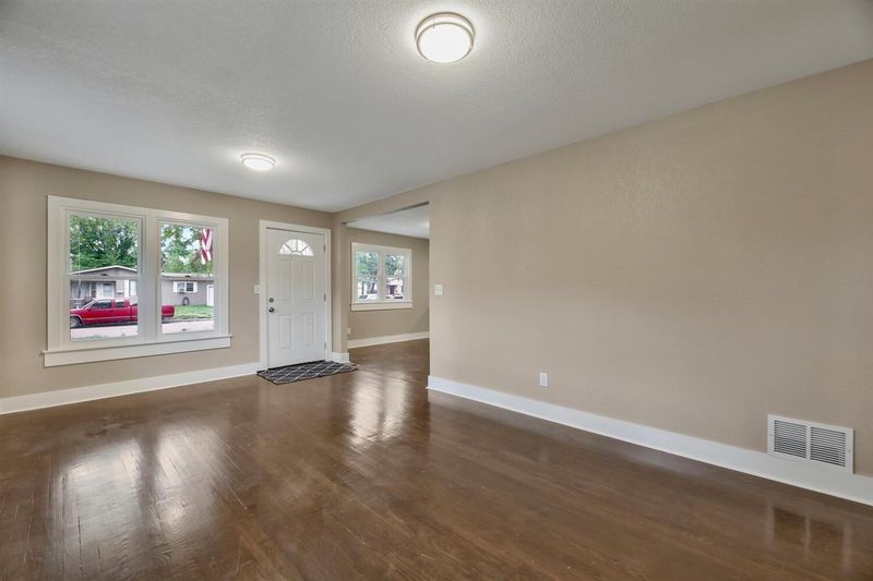 3521 S Everett St, Wichita, KS 67217