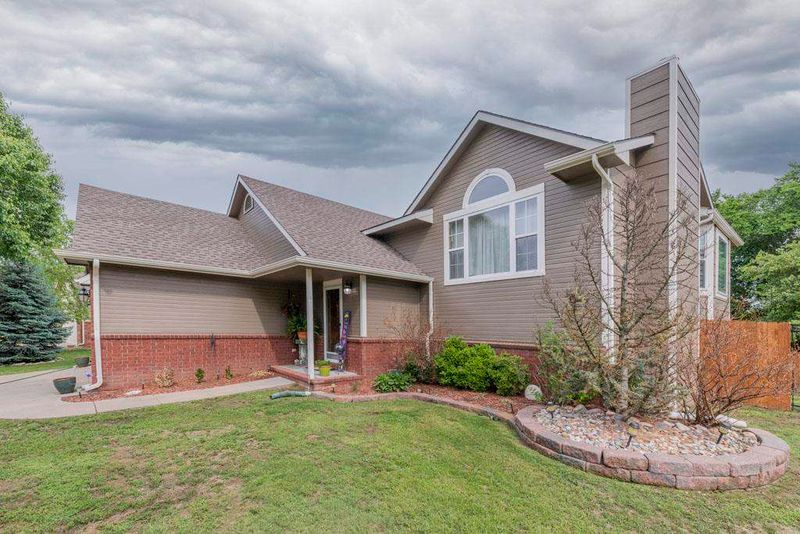 6943 E Perryton St, Bel Aire, KS 67226
