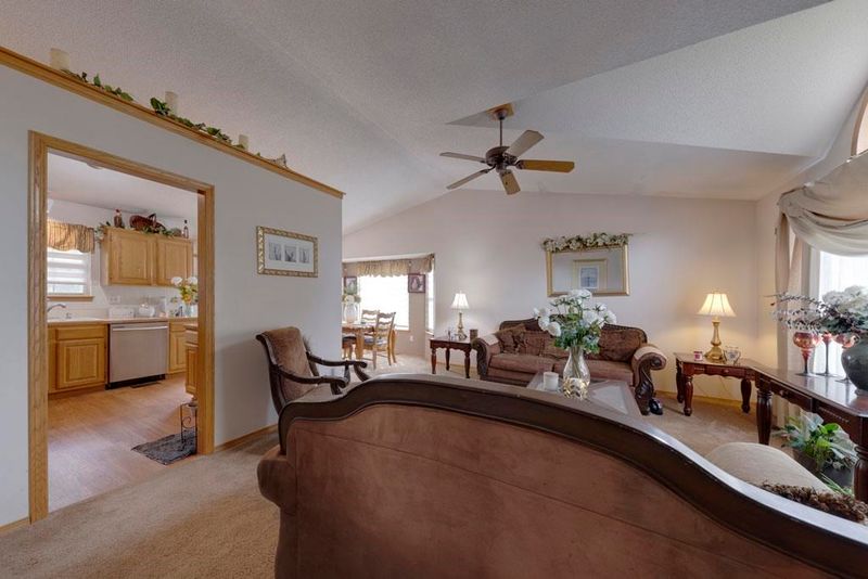 6943 E Perryton St, Bel Aire, KS 67226