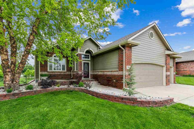325 E Stone Path St, Derby, KS 67037