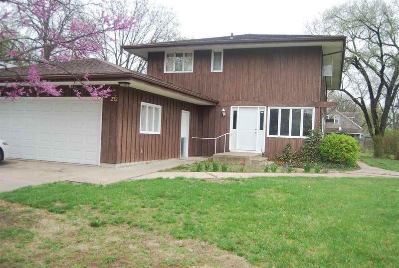 232 S Lancaster Ave, Hesston, KS 67062
