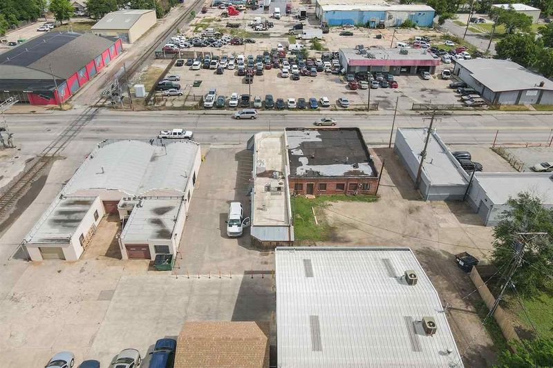 807 E Harry St, Wichita, KS 67211