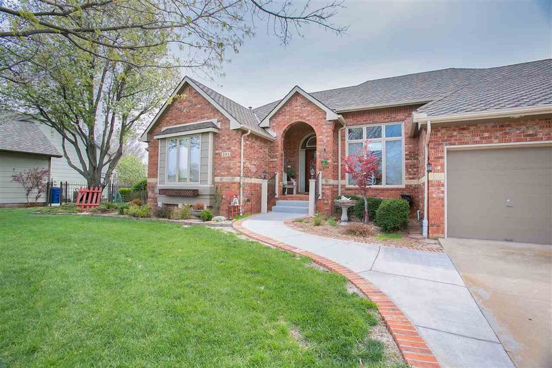 253 S Breezy Pointe Ct, Wichita, KS 67235