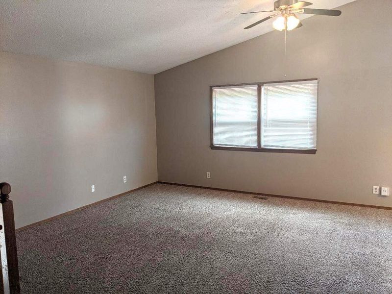 8526 E Creed St, Wichita, KS 67210