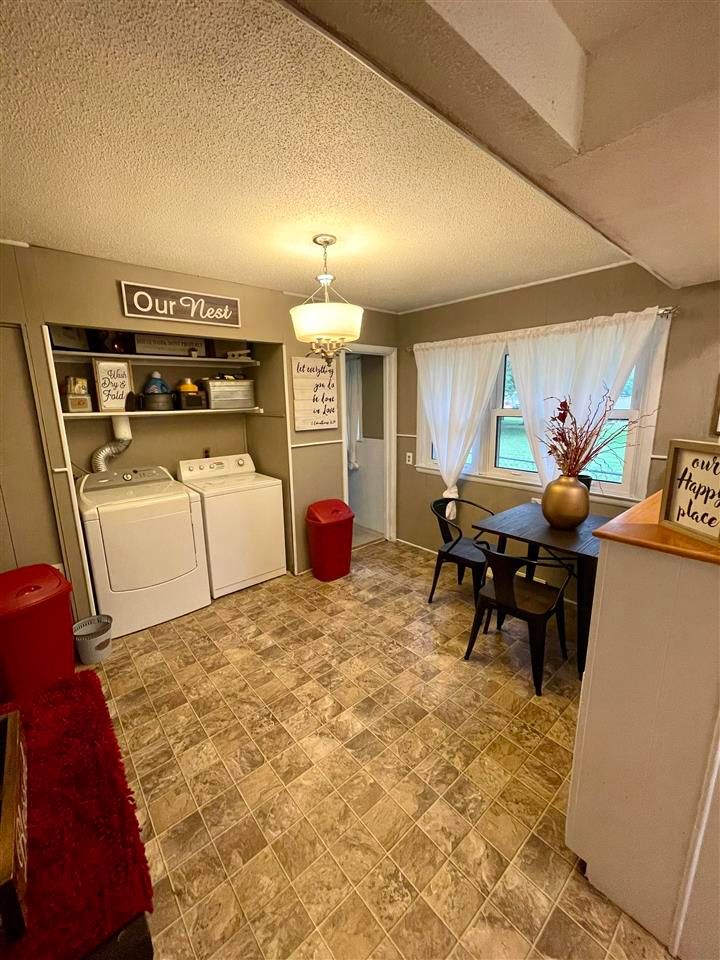 1617 Elizabeth St, Winfield, KS 67156