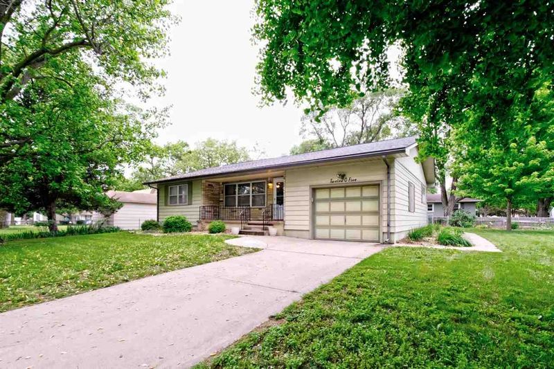 1205 Grove St, Newton, KS 67114