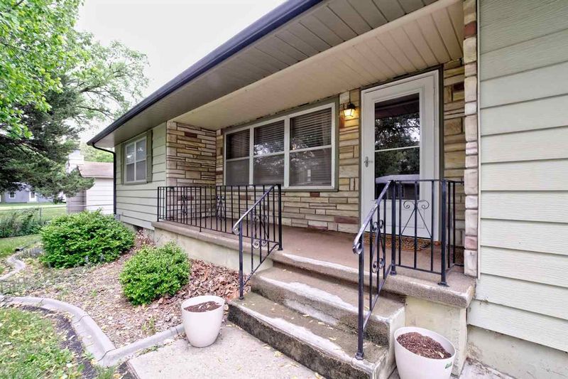 1205 Grove St, Newton, KS 67114
