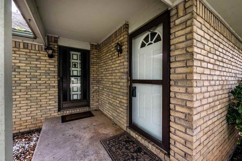 2424 N Walden Dr, Wichita, KS 67226