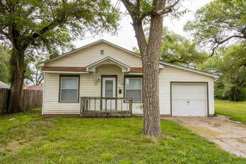 1726 E Carson St, Wichita, KS 67216
