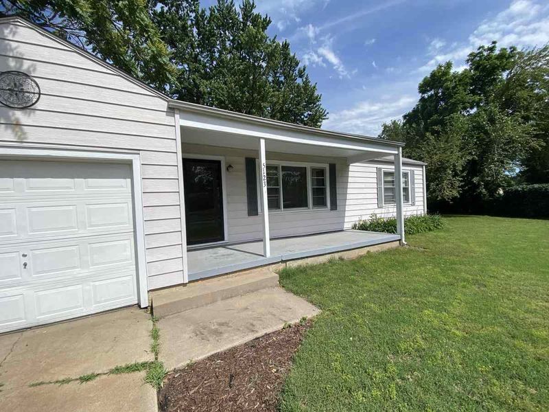 5123 E Blake Ct, Wichita, KS 67218