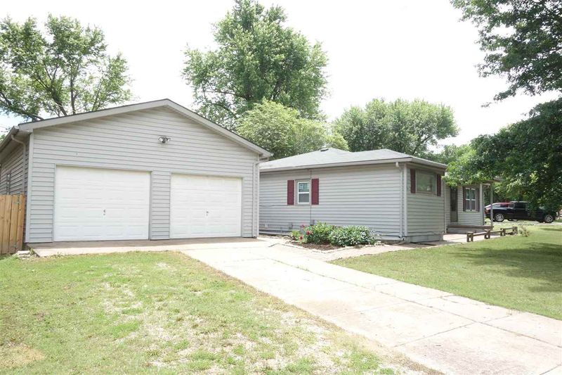 1354 N Crescent, El Dorado, KS 67042