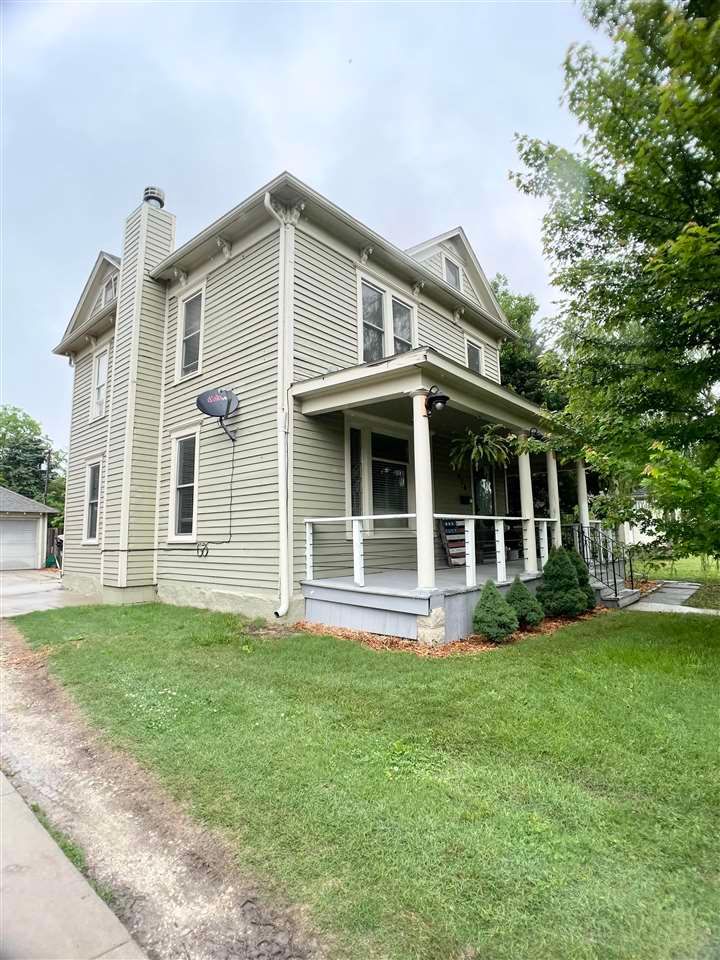 424 E 1st St, Newton, KS 67114