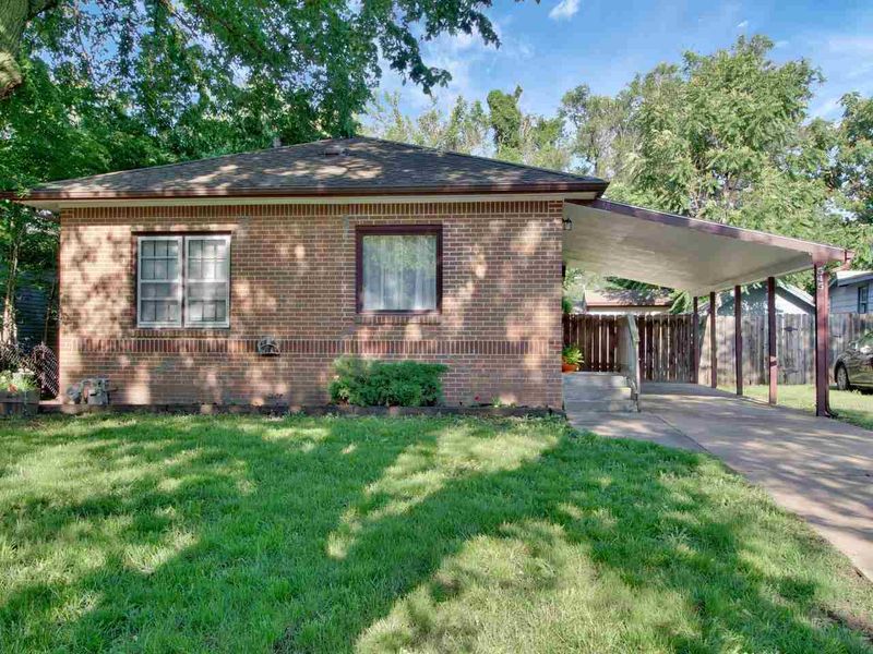 545 S All Hallows Ave, Wichita, KS 67213