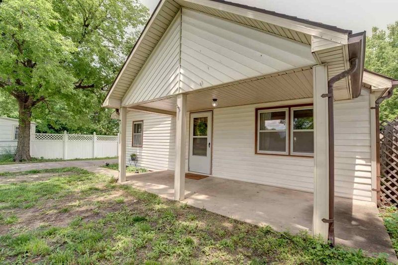 416 E 11th St, Newton, KS 67114
