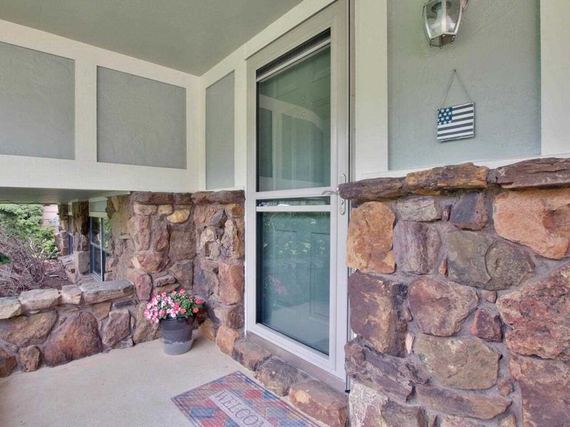 1413 E Maple St, Derby, KS 67037