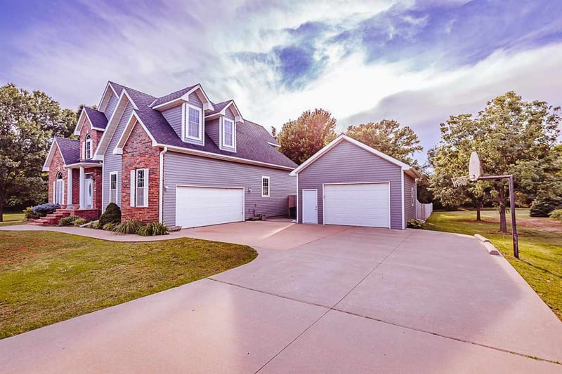 901 Oaklawn Dr, Parkerfield, KS 67005