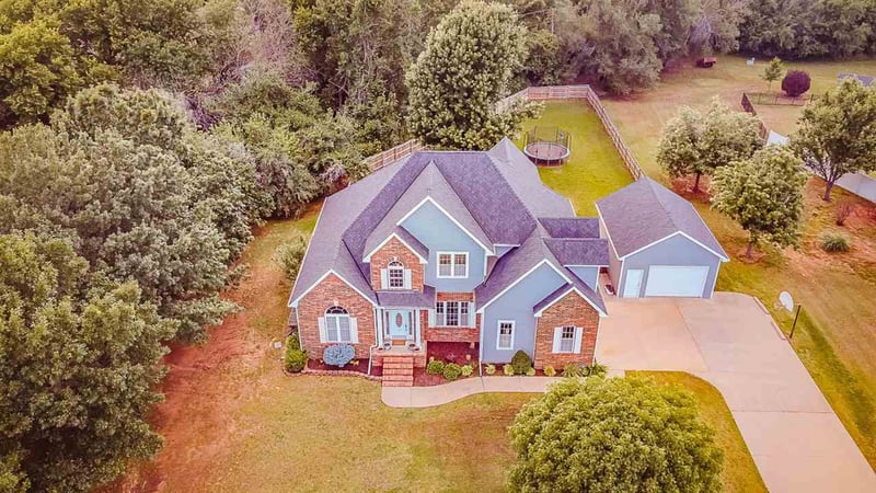 901 Oaklawn Dr, Parkerfield, KS 67005
